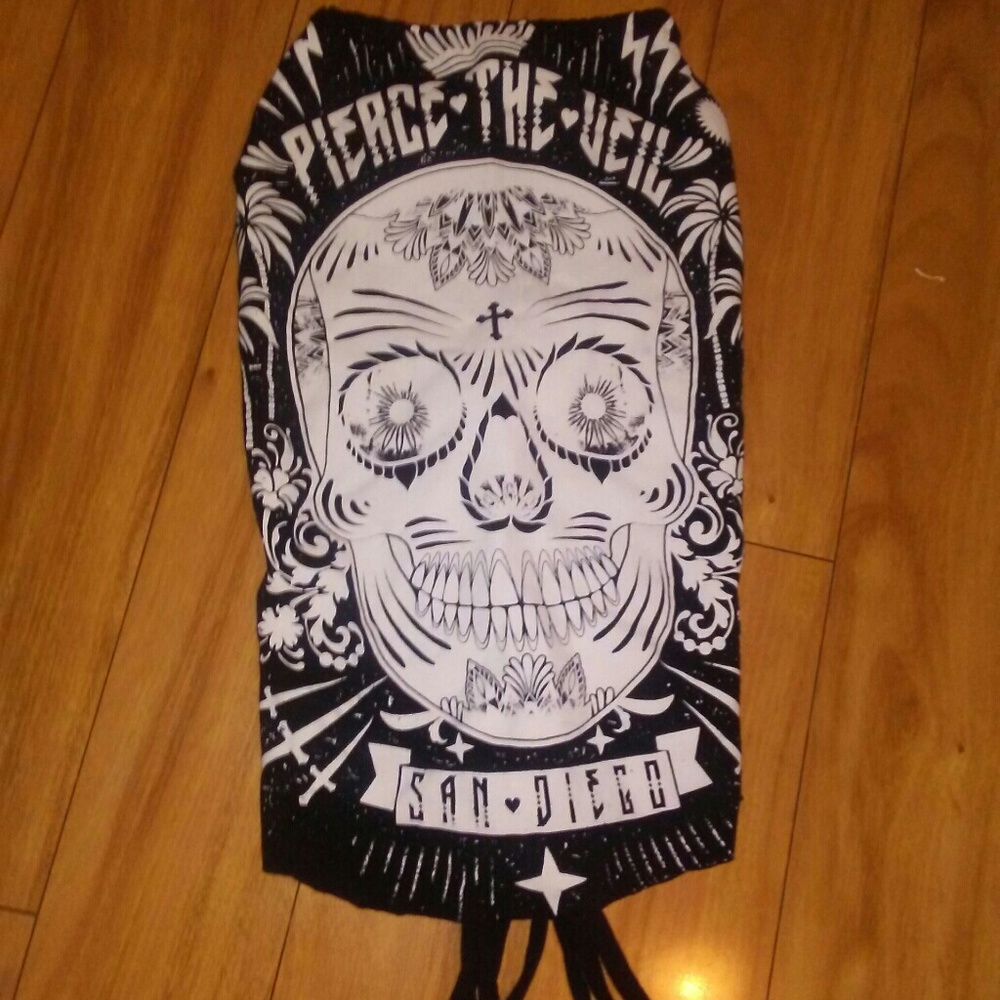 Pierce the veil halter